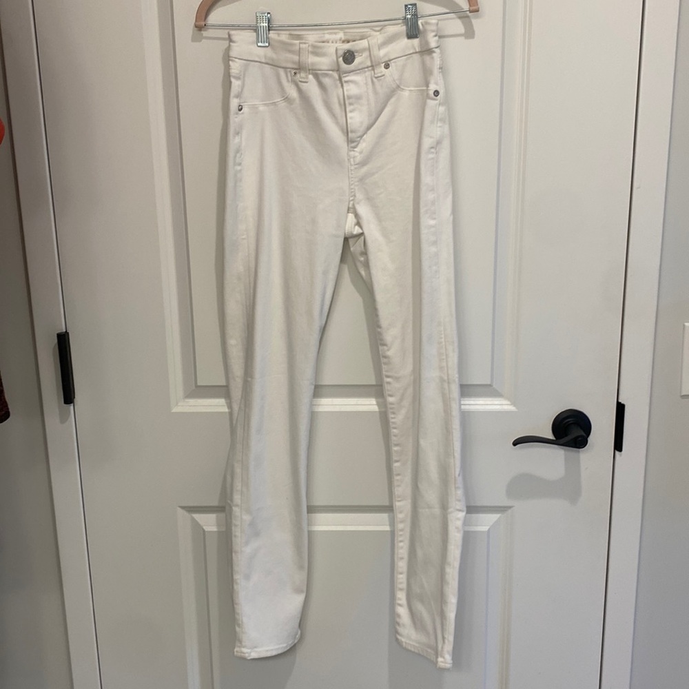 White skinny jeans